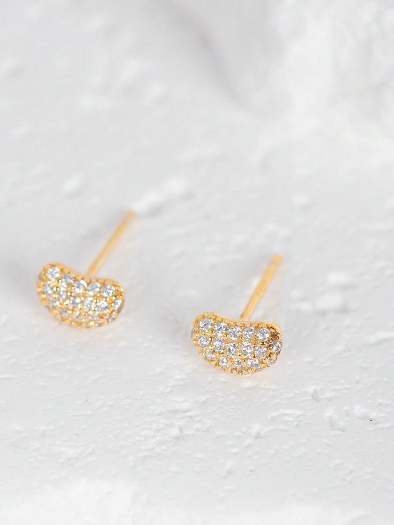 A pair of elegant and fashionable S925 silver earrings for ladies. Simple and suitable for daily commuting and dating. - LEIDAI