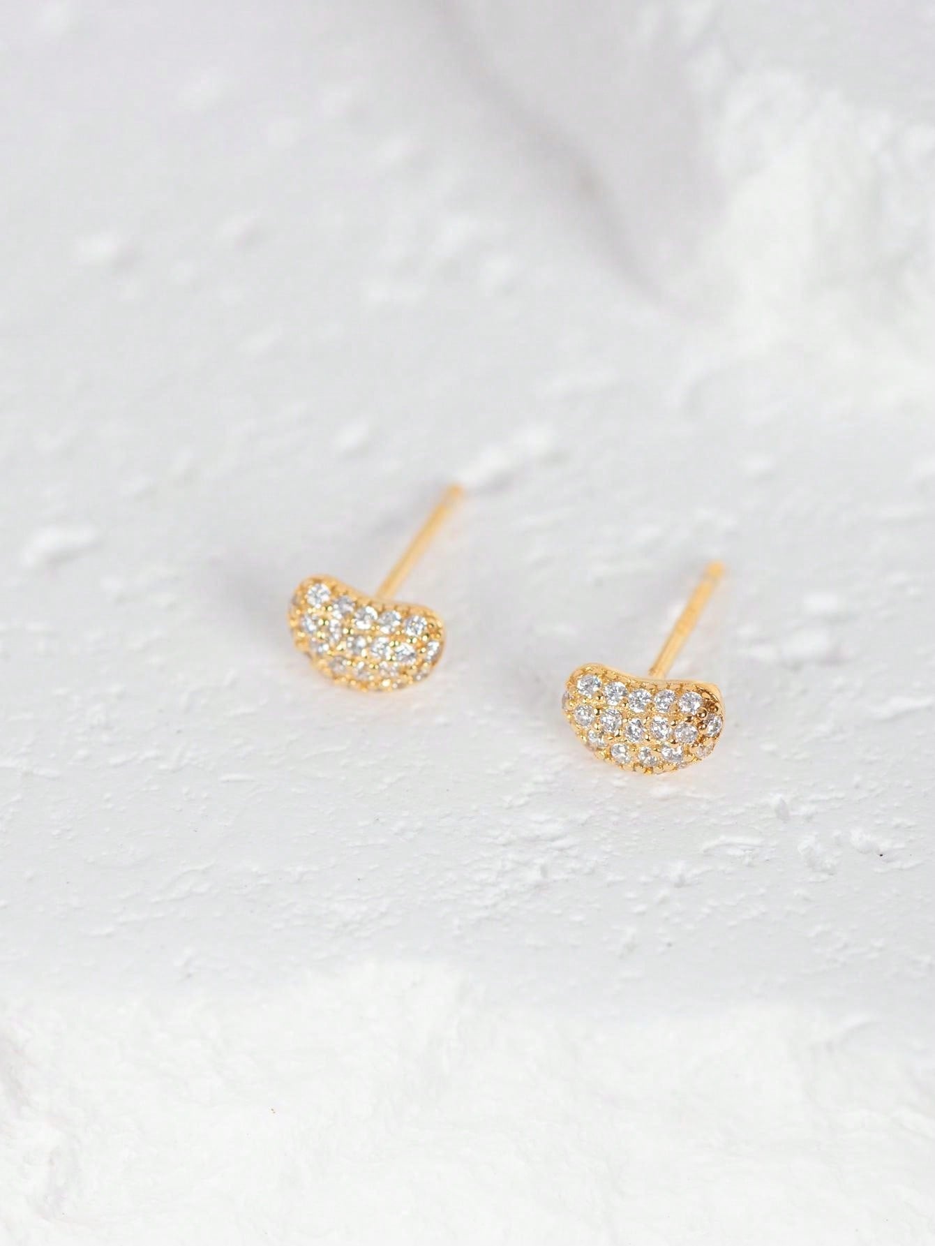 A pair of elegant and fashionable S925 silver earrings for ladies. Simple and suitable for daily commuting and dating. - LEIDAI