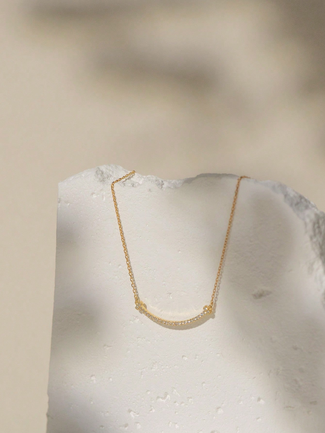A women's S925 silver zirconia micro - inlaid high - end clavicle chain with fashionable design sense. Suitable for daily commuting and dating. - LEIDAI