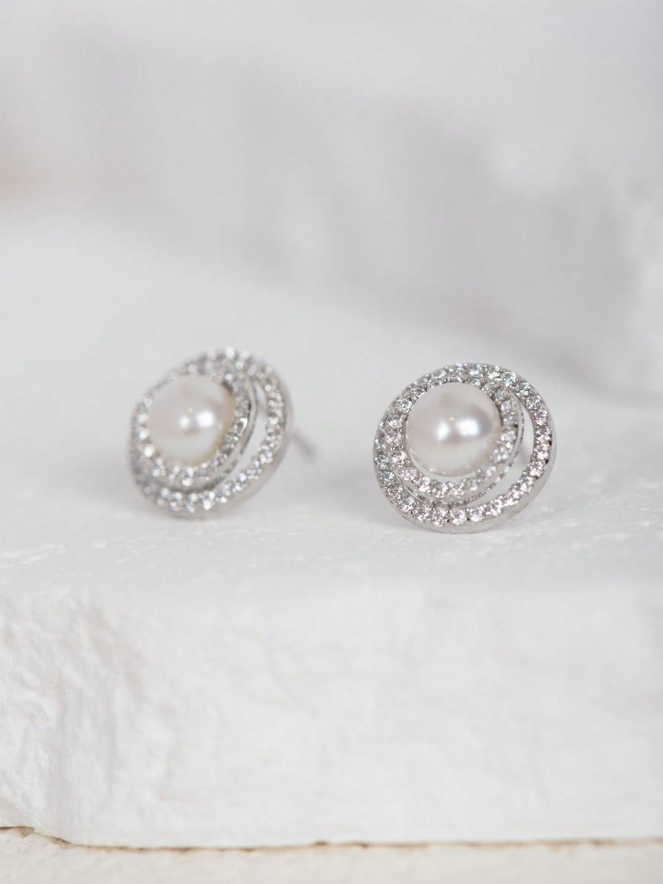 LEIDAI A pair of ladies' elegant vintage sterling silver round stud earrings are simple and stylish for commuting dates - LEIDAI