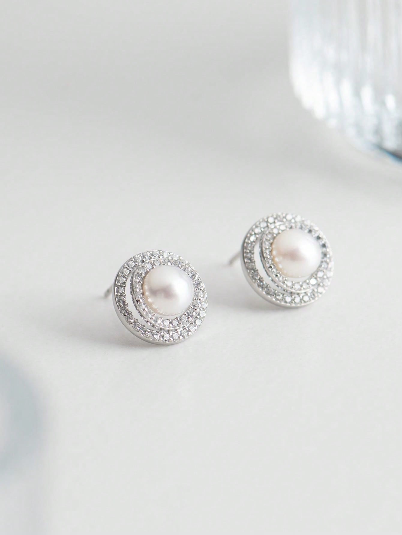 LEIDAI A pair of ladies' elegant vintage sterling silver round stud earrings are simple and stylish for commuting dates - LEIDAI