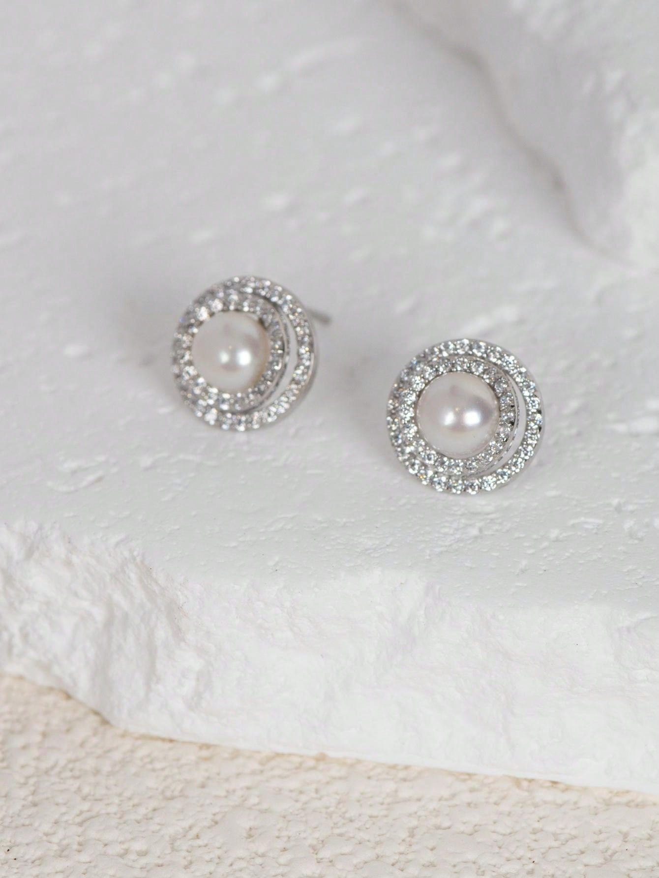 LEIDAI A pair of ladies' elegant vintage sterling silver round stud earrings are simple and stylish for commuting dates - LEIDAI