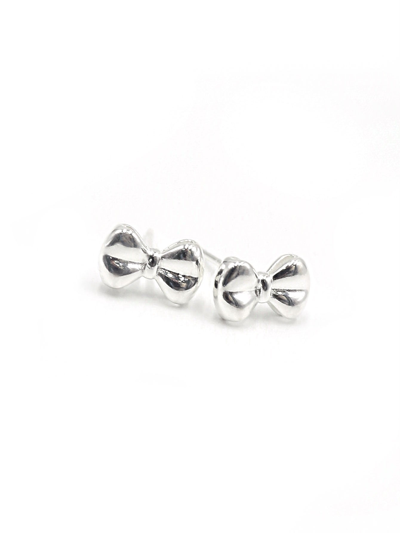 LEIDAI A pair of women's delicate bow 925 sterling silver stud earrings are stylish and simple for everyday commute wear - LEIDAI