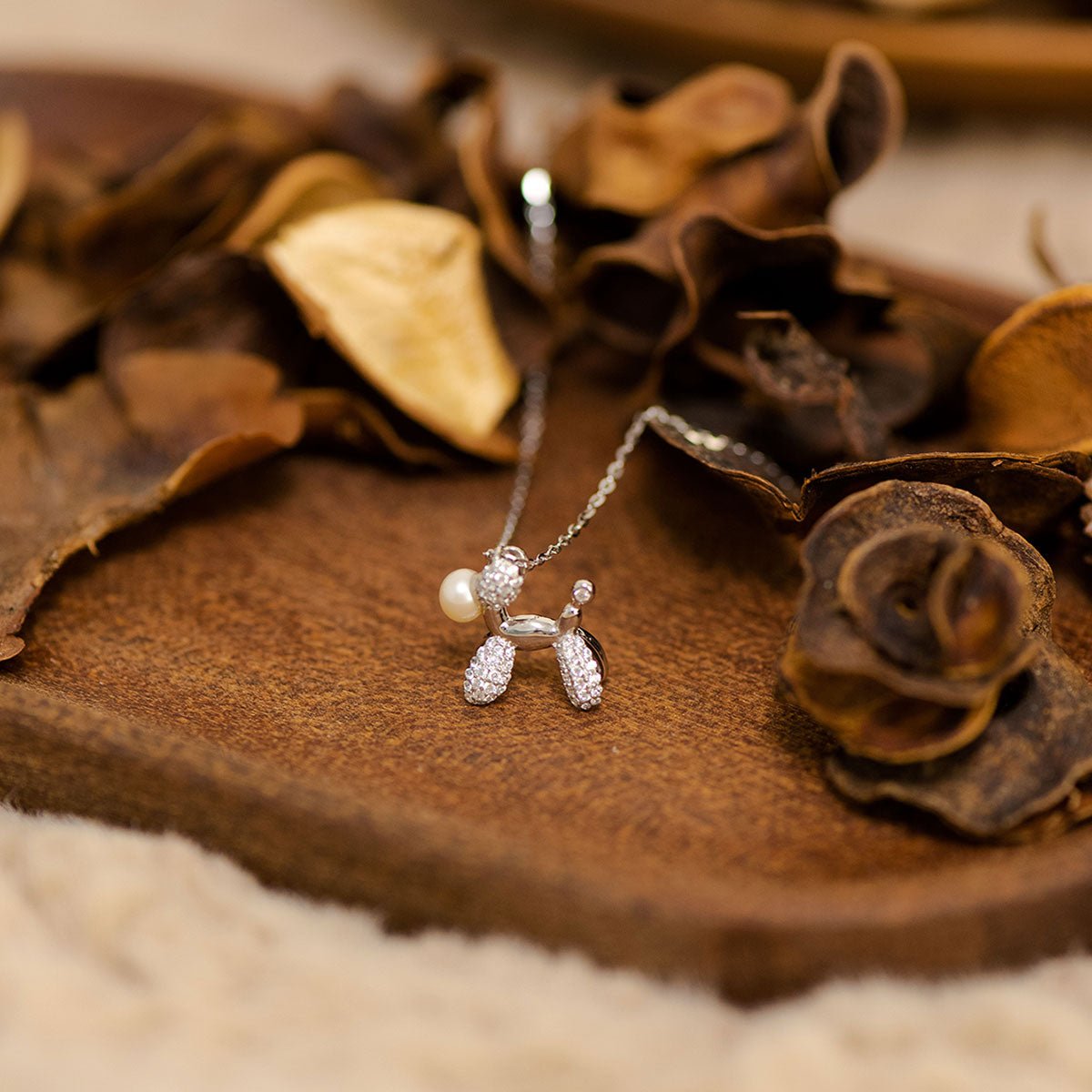 Silver diamond - encrusted puppy necklace for women, light luxury niche design, high - end clavicle chain - LEIDAI