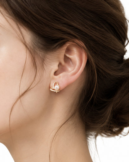 Elegant Heart-Shaped Pearl Stud Earrings – Romantic Crystal-Accented Gold-Tone Jewelry for Everyday Sophistication