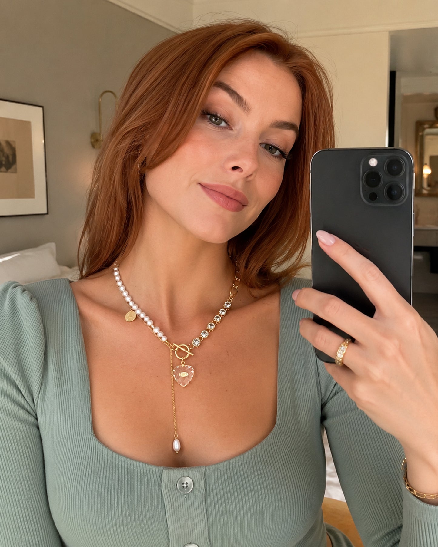 Elegant Mixed-Media Statement Necklace: Gold-Tone Chain, Pearl, and Crystal Accents with Heart Pendant – Chic Asymmetric Jewelry