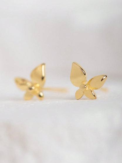 A pair of fashionable and light luxury silver flower - shaped stud earrings for ladies. Classic and suitable for daily commuting. - LEIDAI