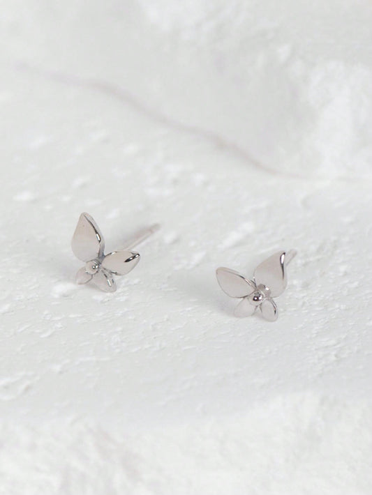 A pair of fashionable and light luxury silver flower - shaped stud earrings for ladies. Classic and suitable for daily commuting. - LEIDAI