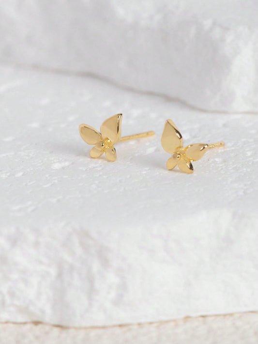 A pair of fashionable and light luxury silver flower - shaped stud earrings for ladies. Classic and suitable for daily commuting. - LEIDAI