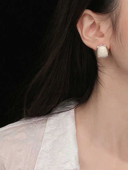 A pair of women's elegant and generous S925 silver earrings. Light luxury and fashionable, suitable for daily dating. - LEIDAI