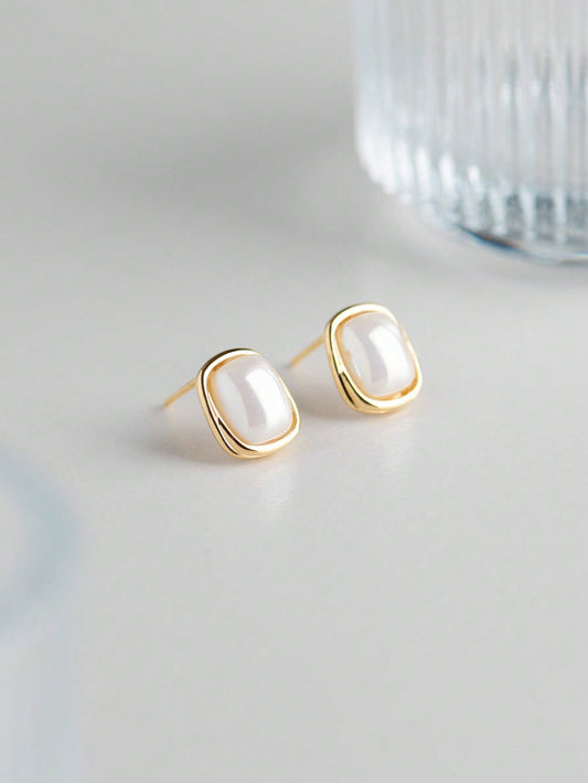 A pair of women's elegant and generous S925 silver earrings. Light luxury and fashionable, suitable for daily dating. - LEIDAI