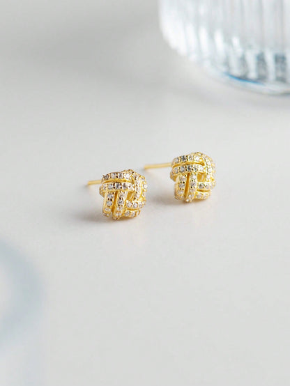 A pair of women's elegant and generous S925 silver earrings. Light luxury and fashionable, suitable for daily dating. - LEIDAI