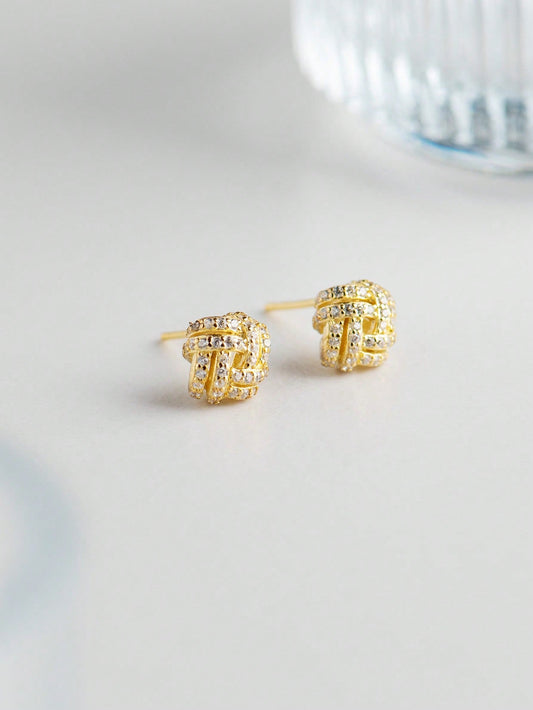 A pair of women's elegant and generous S925 silver earrings. Light luxury and fashionable, suitable for daily dating. - LEIDAI