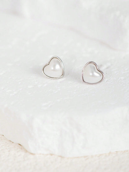 A pair of women's simple and elegant S925 sterling silver heart - shaped stud earrings. Fashionable and suitable for daily commuting, dating and parties. - LEIDAI