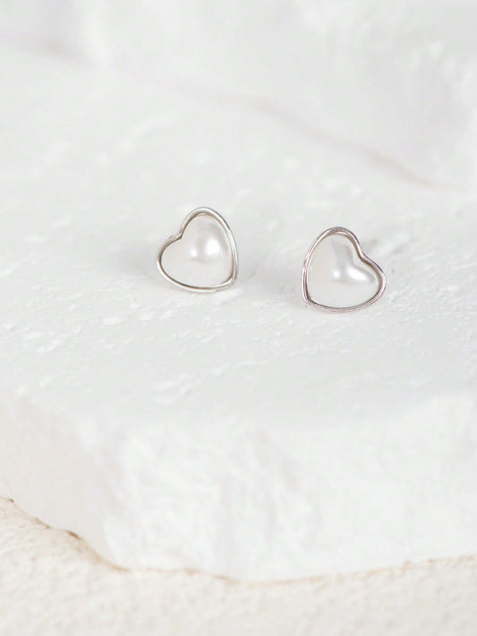 A pair of women's simple and elegant S925 sterling silver heart - shaped stud earrings. Fashionable and suitable for daily commuting, dating and parties. - LEIDAI