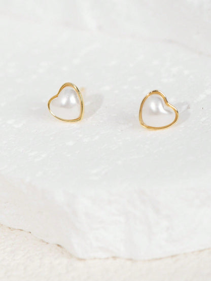 A pair of women's simple and elegant S925 sterling silver heart - shaped stud earrings. Fashionable and suitable for daily commuting, dating and parties. - LEIDAI