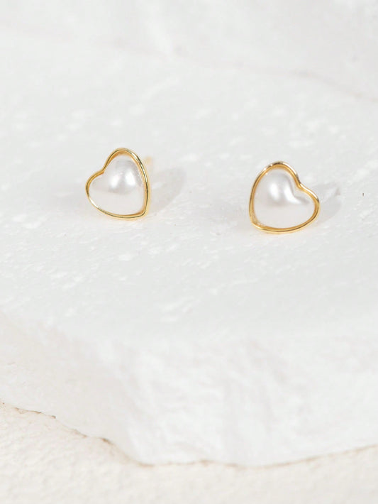 A pair of women's simple and elegant S925 sterling silver heart - shaped stud earrings. Fashionable and suitable for daily commuting, dating and parties. - LEIDAI