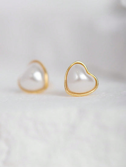 A pair of women's simple and elegant S925 sterling silver heart - shaped stud earrings. Fashionable and suitable for daily commuting, dating and parties. - LEIDAI