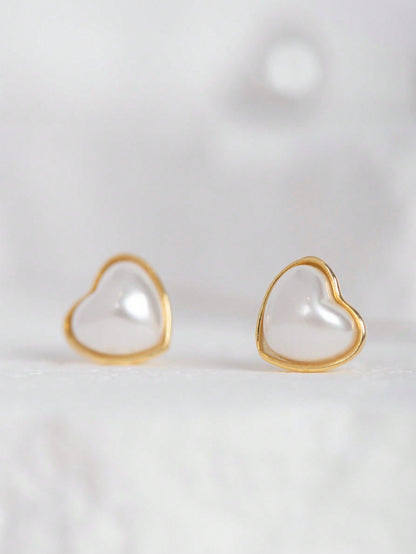 A pair of women's simple and elegant S925 sterling silver heart - shaped stud earrings. Fashionable and suitable for daily commuting, dating and parties. - LEIDAI