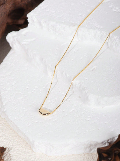 A women's retro light luxury S925 silver acacia bean clavicle necklace. Simple and elegant, suitable for commuting, dating and parties. - LEIDAI