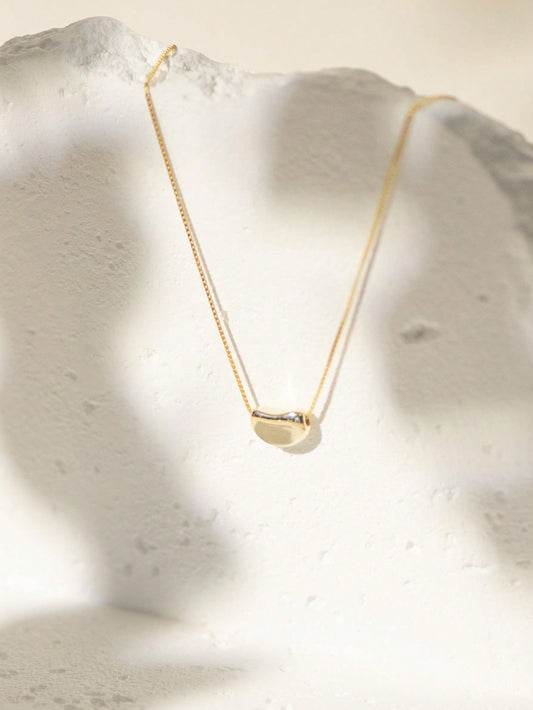 A women's retro light luxury S925 silver acacia bean clavicle necklace. Simple and elegant, suitable for commuting, dating and parties. - LEIDAI