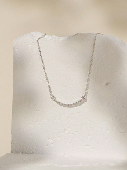 A women's S925 silver zirconia micro - inlaid high - end clavicle chain with fashionable design sense. Suitable for daily commuting and dating. - LEIDAI