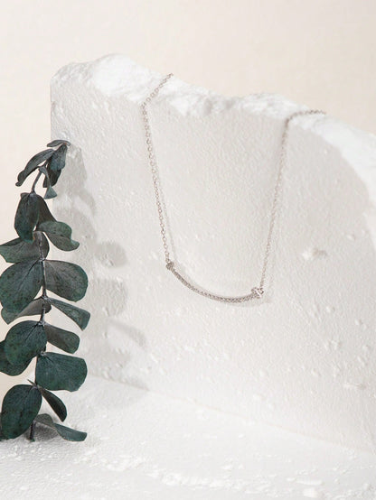 A women's S925 silver zirconia micro - inlaid high - end clavicle chain with fashionable design sense. Suitable for daily commuting and dating. - LEIDAI