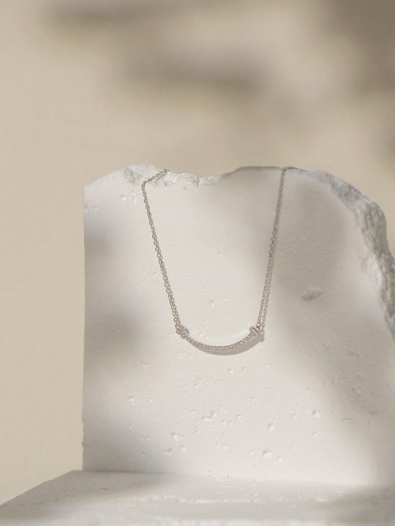A women's S925 silver zirconia micro - inlaid high - end clavicle chain with fashionable design sense. Suitable for daily commuting and dating. - LEIDAI