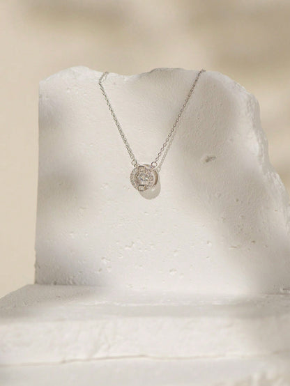 An elegant and light luxury S925 silver round pendant necklace. Fashionable and simple, suitable for dating, parties and commuting. - LEIDAI